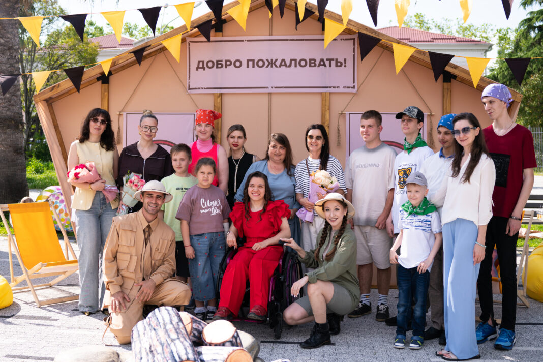 Более ста детей приняли участие в празднике фонда «Сияние» Более ста детей приняли участие в празднике фонда «Сияние»