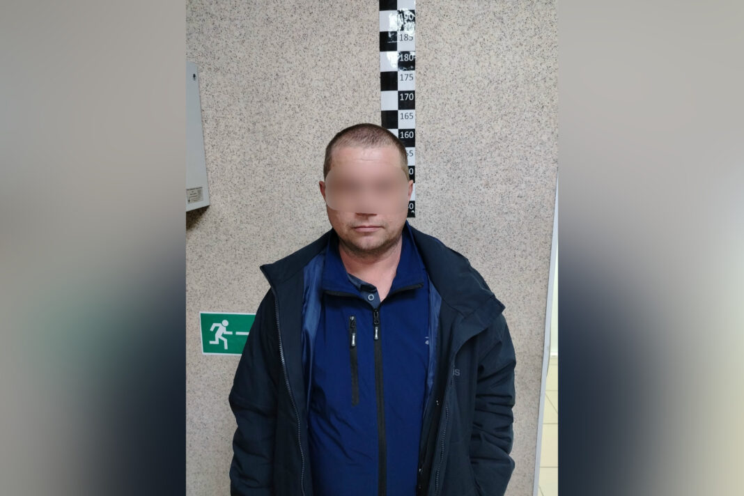 Летевший из Сочи мужчина устроил скандал в самолете после встречи с экс-супругой Летевший из Сочи мужчина устроил скандал в самолете после встречи с экс-супругой