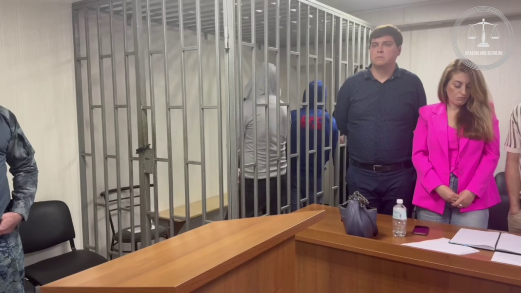 Наручники за деньги: бывшие полицейские Сочи получили до 12 лет за фабрикацию наркотических дел Наручники за деньги: бывшие полицейские Сочи получили до 12 лет за фабрикацию наркотических дел