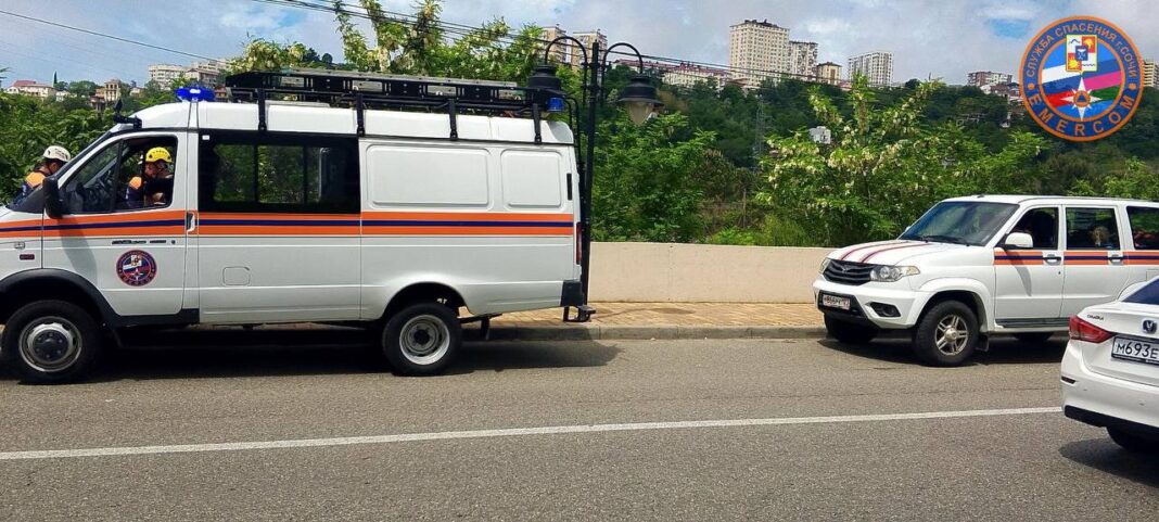 Трагическая находка в сочинской реке: спасатели извлекли тело Трагическая находка в сочинской реке: спасатели извлекли тело