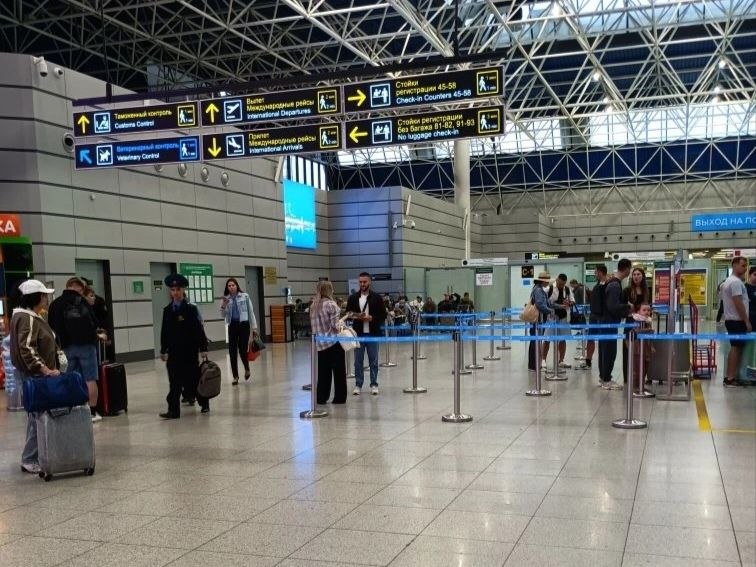 Аэропорт Сочи продолжает работу в обычном режиме: семь рейсов задержаны с вылетом более чем на два часа Аэропорт Сочи продолжает работу в обычном режиме: семь рейсов задержаны с вылетом более чем на два часа