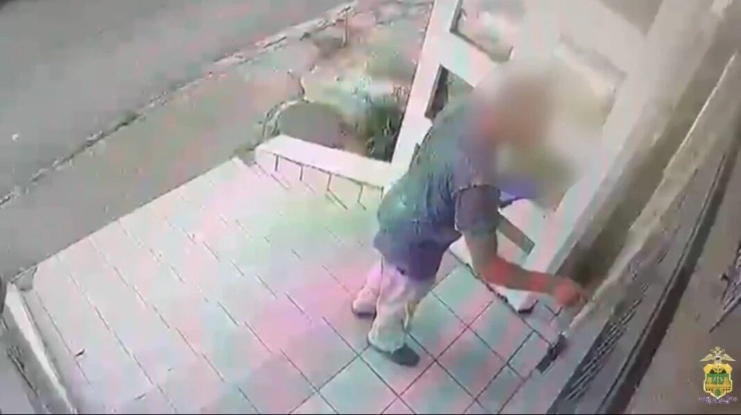 Поверил в ДТП с дочерью: в Сочи задержали мошенников, обманувших пенсионера на 360 тысяч рублей Поверил в ДТП с дочерью: в Сочи задержали мошенников, обманувших пенсионера на 360 тысяч рублей