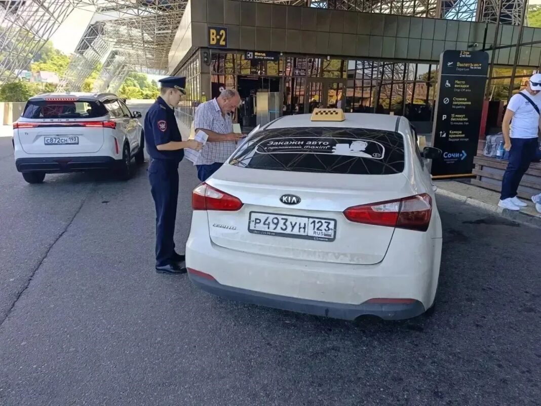 Рейды в Сочи: 12 протоколов за незаконное предложение такси услуг Рейды в Сочи: 12 протоколов за незаконное предложение такси услуг