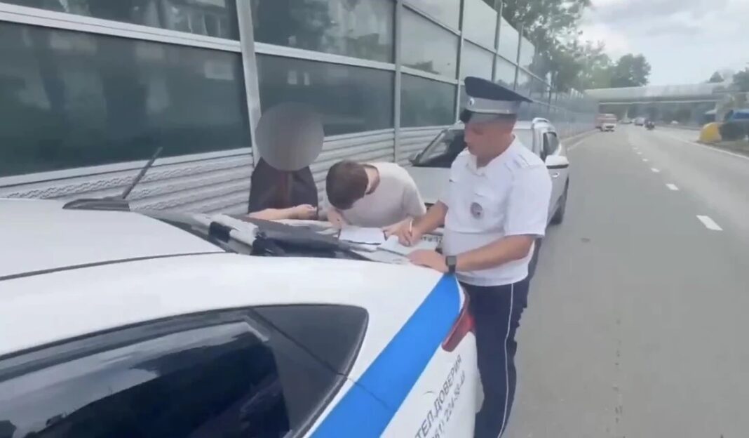 В Сочи 15-летний водитель электросамоката нарушил ПДД В Сочи 15-летний водитель электросамоката нарушил ПДД