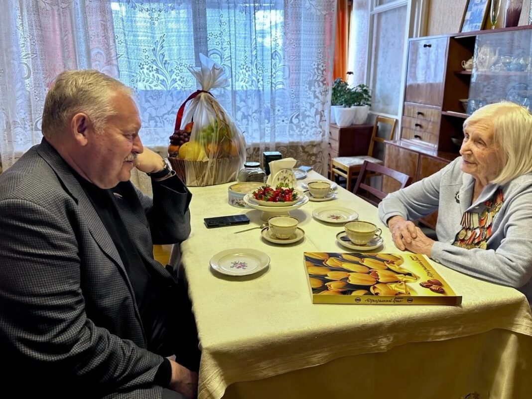 Константин Затулин поздравил 101-летнюю ветерана и жительницу Сочи с Днём города Константин Затулин поздравил 101-летнюю ветерана и жительницу Сочи с Днём города