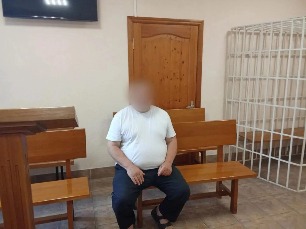 В Сочи турист получил 15 суток ареста за публикацию экстремистской символики В Сочи турист получил 15 суток ареста за публикацию экстремистской символики