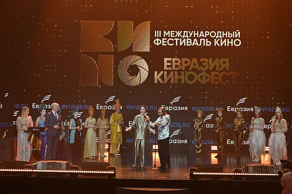 Сочи принимает волну мирового кино: на фестивале «Евразия-Кинофест» — сотни бесплатных лент из 53 стран Сочи принимает волну мирового кино: на фестивале «Евразия-Кинофест» — сотни бесплатных лент из 53 стран