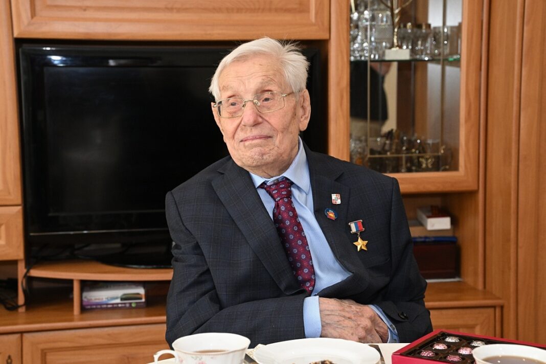 «Часть героической эпохи»: Сочи поздравляет 104-летнего Героя России Павла Сюткина «Часть героической эпохи»: Сочи поздравляет 104-летнего Героя России Павла Сюткина