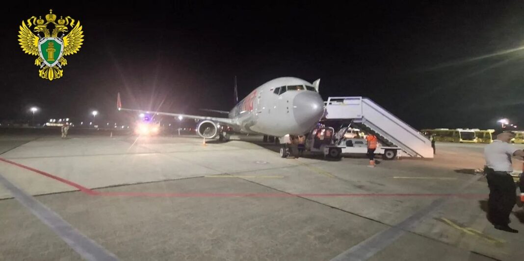 Прокуратура и СК начали проверки после аварийной посадки Boeing 737–800 в Сочи 17 июня Прокуратура и СК начали проверки после аварийной посадки Boeing 737–800 в Сочи 17 июня