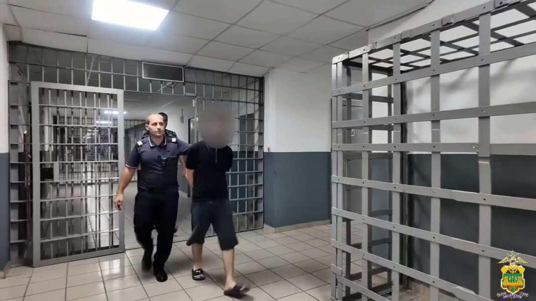 Драка у бара в Сочи: шестеро местных жителей задержаны за нападение на охранника Драка у бара в Сочи: шестеро местных жителей задержаны за нападение на охранника