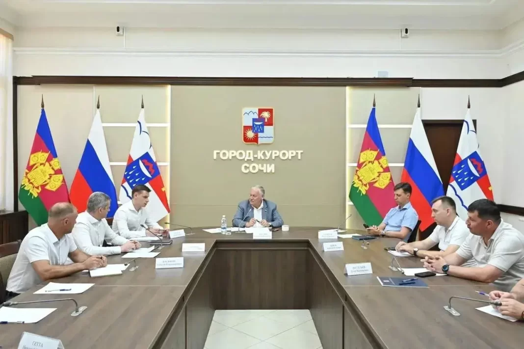 Константин Затулин провел в Сочи круглый стол с топливными операторами и представителями администрации Константин Затулин провел в Сочи круглый стол с топливными операторами и представителями администрации