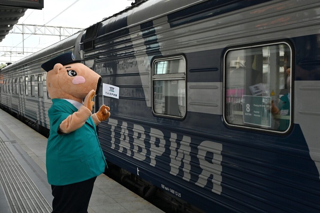Адлер встречает «Таврию»: современные вагоны и рекордная загрузка Адлер встречает «Таврию»: современные вагоны и рекордная загрузка