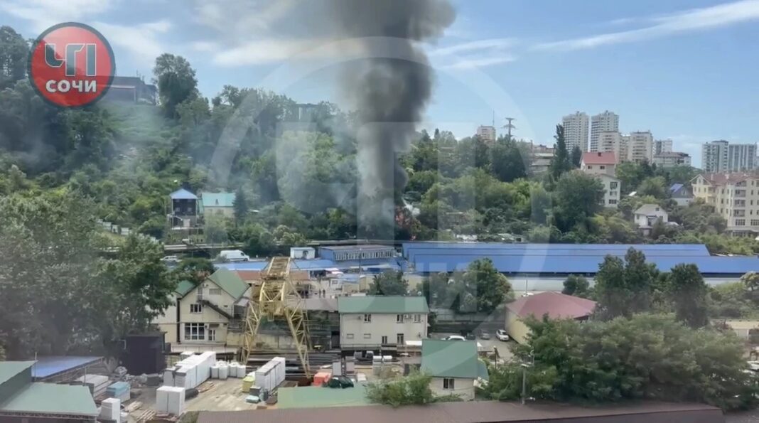 За рынком «Авангард» в Сочи локализовали крупное возгорание За рынком «Авангард» в Сочи локализовали крупное возгорание