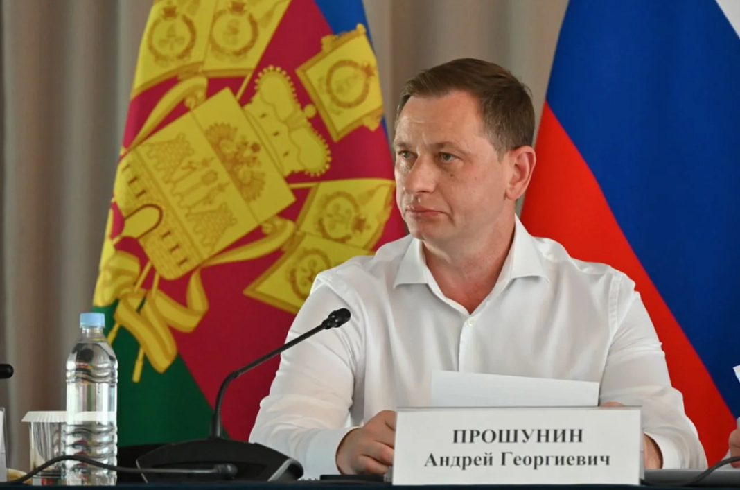 Мэр Сочи встретился с жителями Блиново и потребовал срочного ремонта дороги из-за протечки Мэр Сочи встретился с жителями Блиново и потребовал срочного ремонта дороги из-за протечки