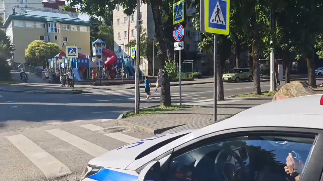 В Сочи Госавтоинспекция усилила профилактику с помощью громкоговорителей В Сочи Госавтоинспекция усилила профилактику с помощью громкоговорителей
