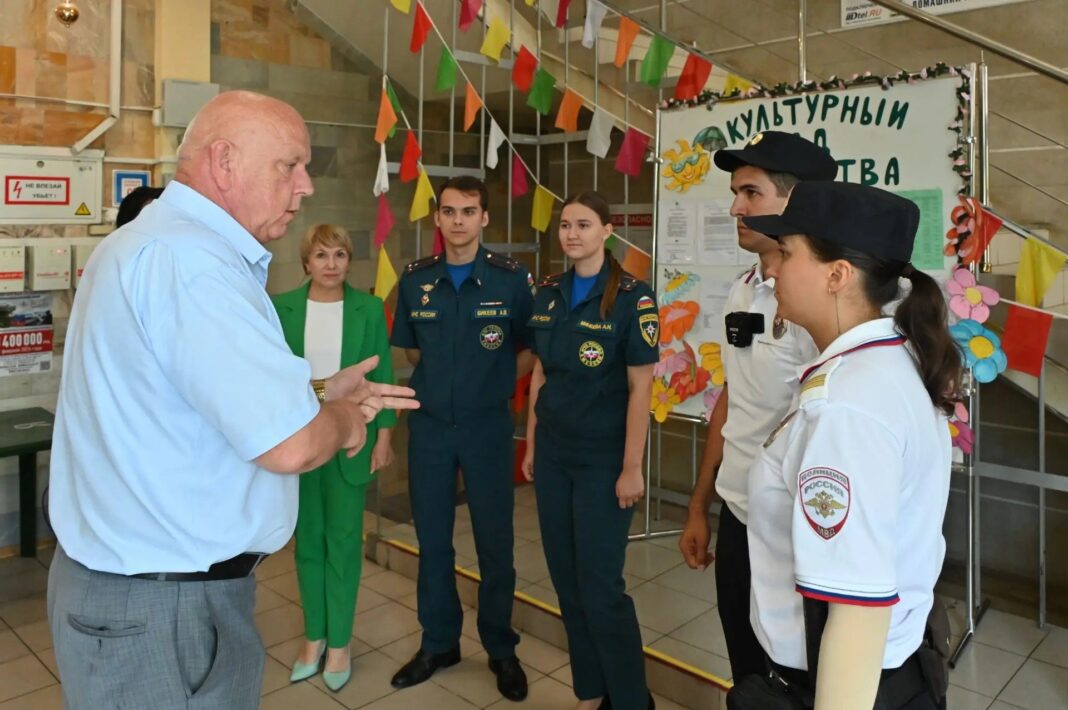 В Сочи проверяют готовность 244 избирательных участков к выборам в Госдуму В Сочи проверяют готовность 244 избирательных участков к выборам в Госдуму