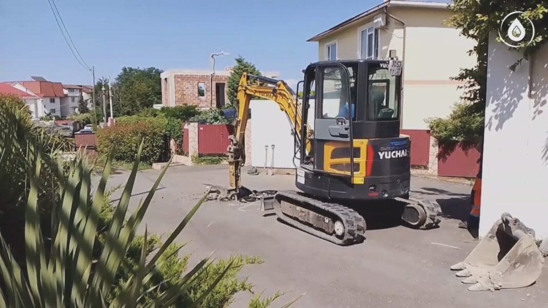 В Центральном районе Сочи ликвидируют аварию на водопроводе В Центральном районе Сочи ликвидируют аварию на водопроводе