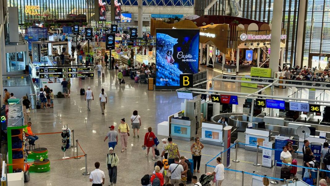 В аэропорту Сочи сняли ограничения на приём и выпуск самолетов В аэропорту Сочи сняли ограничения на приём и выпуск самолетов