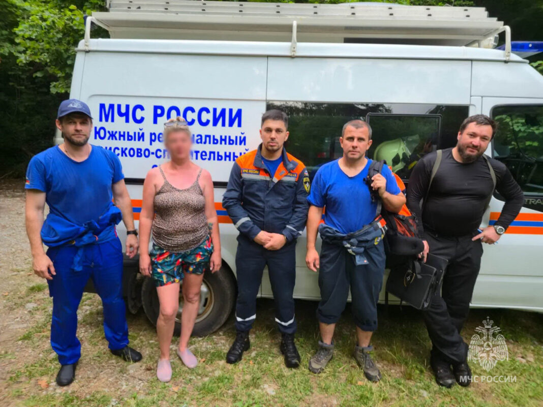 Заблудившаяся в сочинском ущелье женщина пошла на шум воды — и едва не пропала в бурной реке Заблудившаяся в сочинском ущелье женщина пошла на шум воды — и едва не пропала в бурной реке