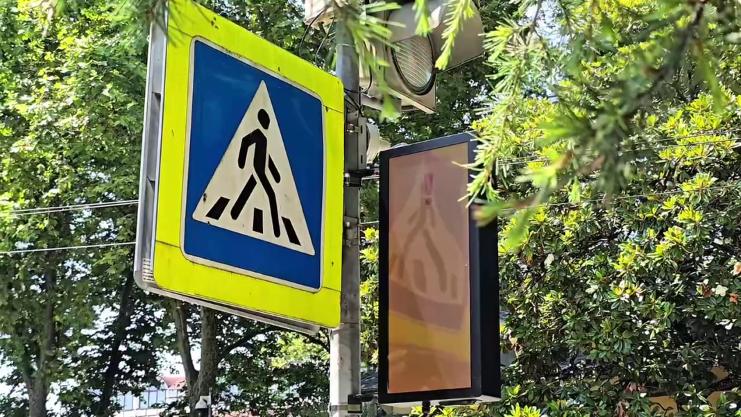 Безопасность на дорогах Сочи: в центре города заработали новые светофоры Безопасность на дорогах Сочи: в центре города заработали новые светофоры