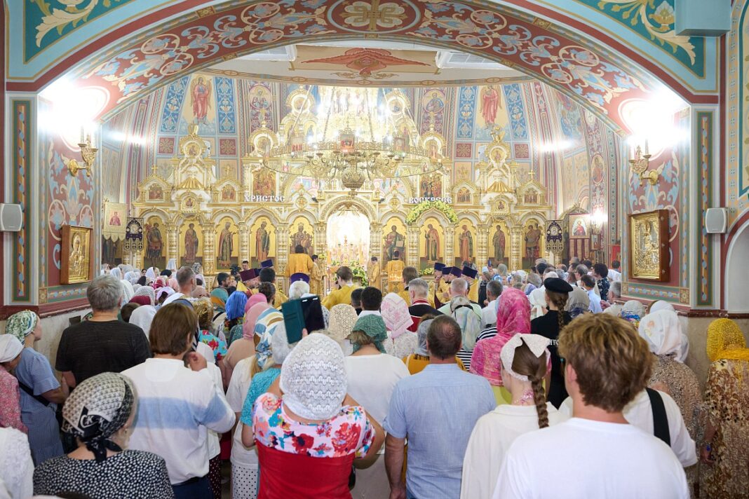 В Сочи почтили память крестителя Руси молитвами, экскурсиями и просветительскими акциями В Сочи почтили память крестителя Руси молитвами, экскурсиями и просветительскими акциями