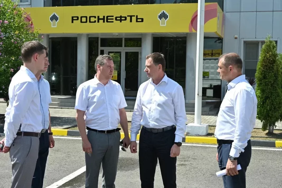 Мэр Сочи обсудил с «Роснефтью» дополнительные меры по поставкам топлива Мэр Сочи обсудил с «Роснефтью» дополнительные меры по поставкам топлива