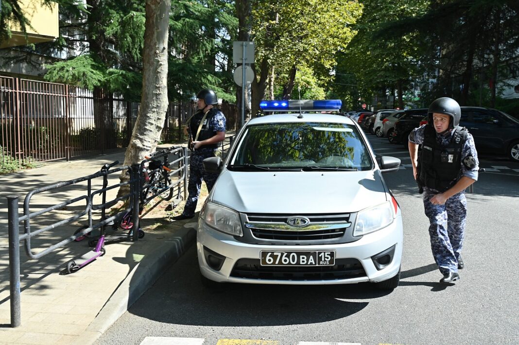 В рамках всероссийских антитеррористических учений в Сочи отрабатывают действия при ЧС В рамках всероссийских антитеррористических учений в Сочи отрабатывают действия при ЧС