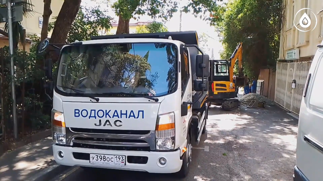 В Центральном районе Сочи продолжаются работы на водоводе диаметром 600 мм В Центральном районе Сочи продолжаются работы на водоводе диаметром 600 мм