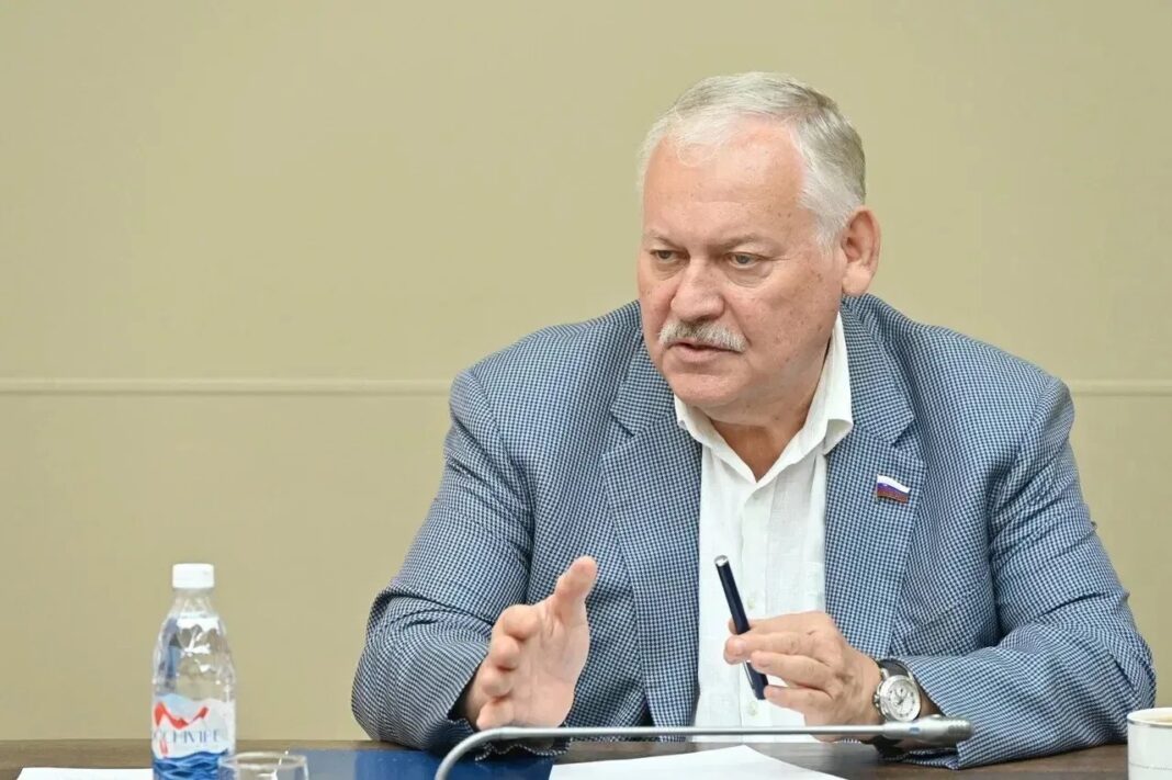 Константин Затулин поддержал сочинского педагога в вопросе приватизации служебного жилья Константин Затулин поддержал сочинского педагога в вопросе приватизации служебного жилья