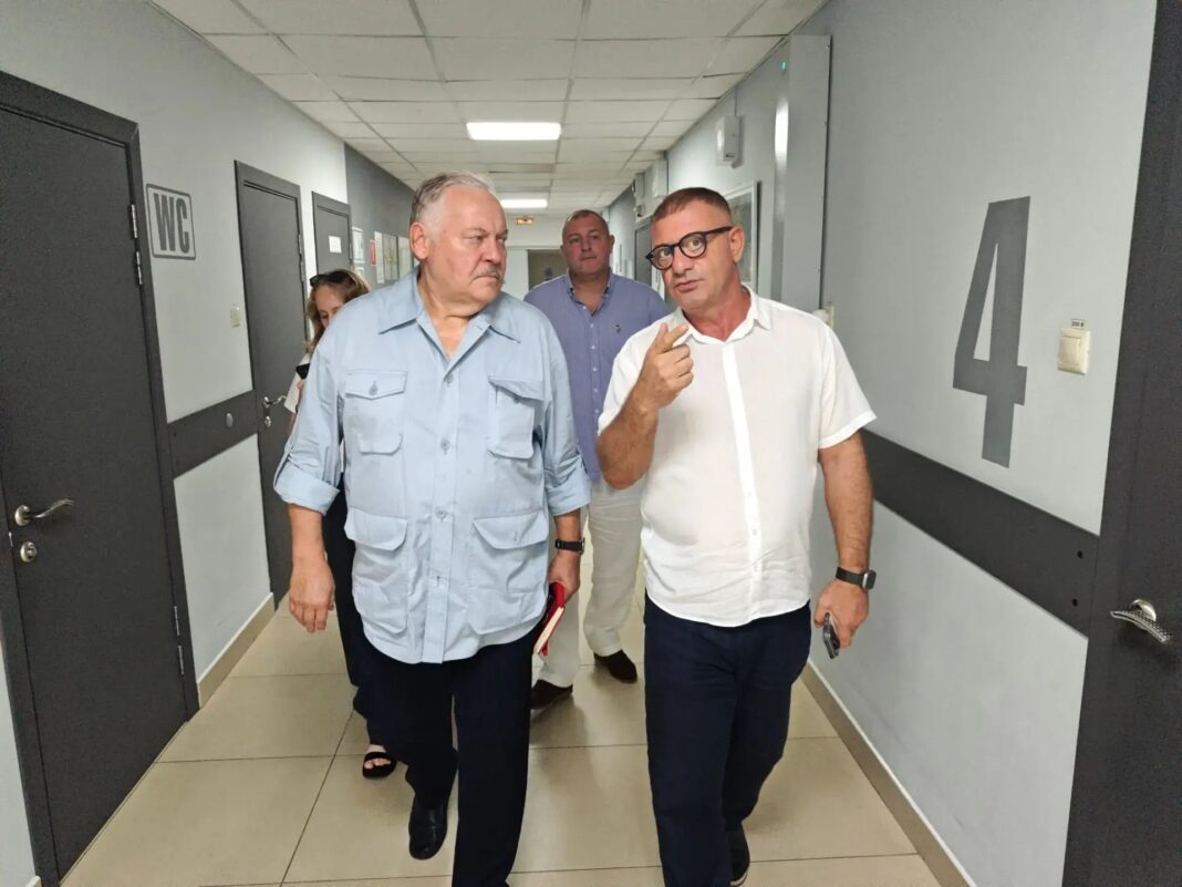 Депутат Константин Затулин посетил Хостинский район Сочи с рабочим визитом Депутат Константин Затулин посетил Хостинский район Сочи с рабочим визитом