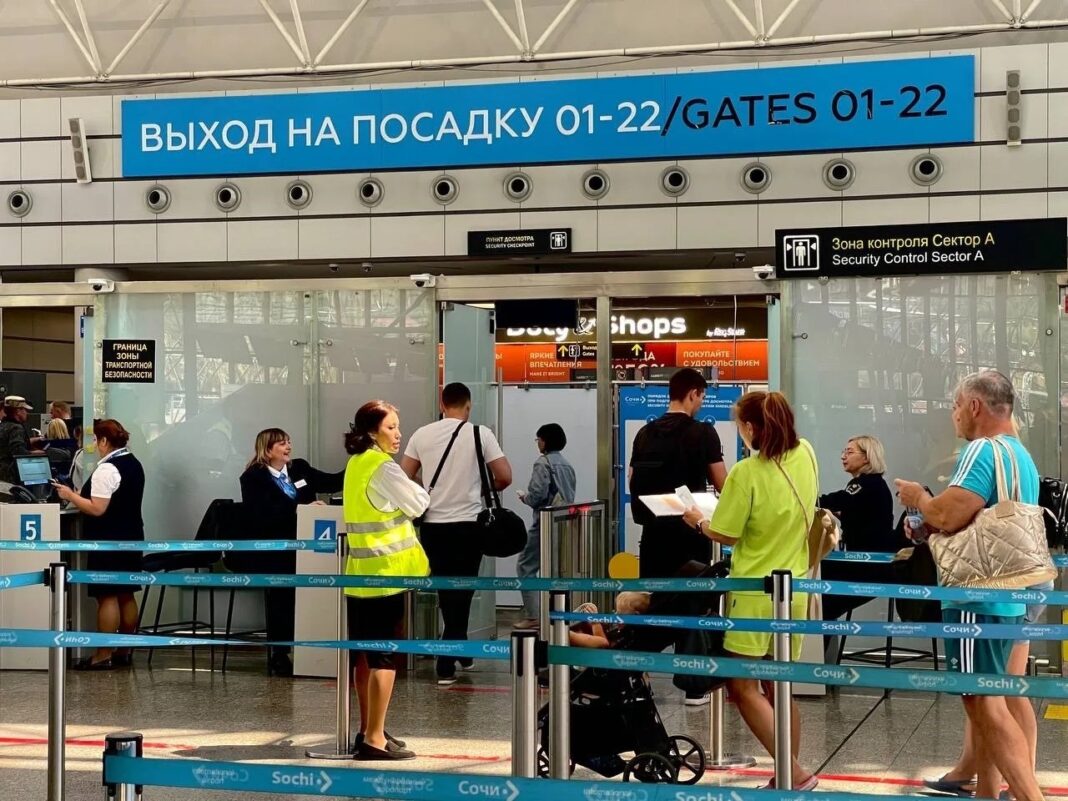 Аэропорт Сочи работает штатно: за сутки обслужат более 33 тысяч пассажиров Аэропорт Сочи работает штатно: за сутки обслужат более 33 тысяч пассажиров