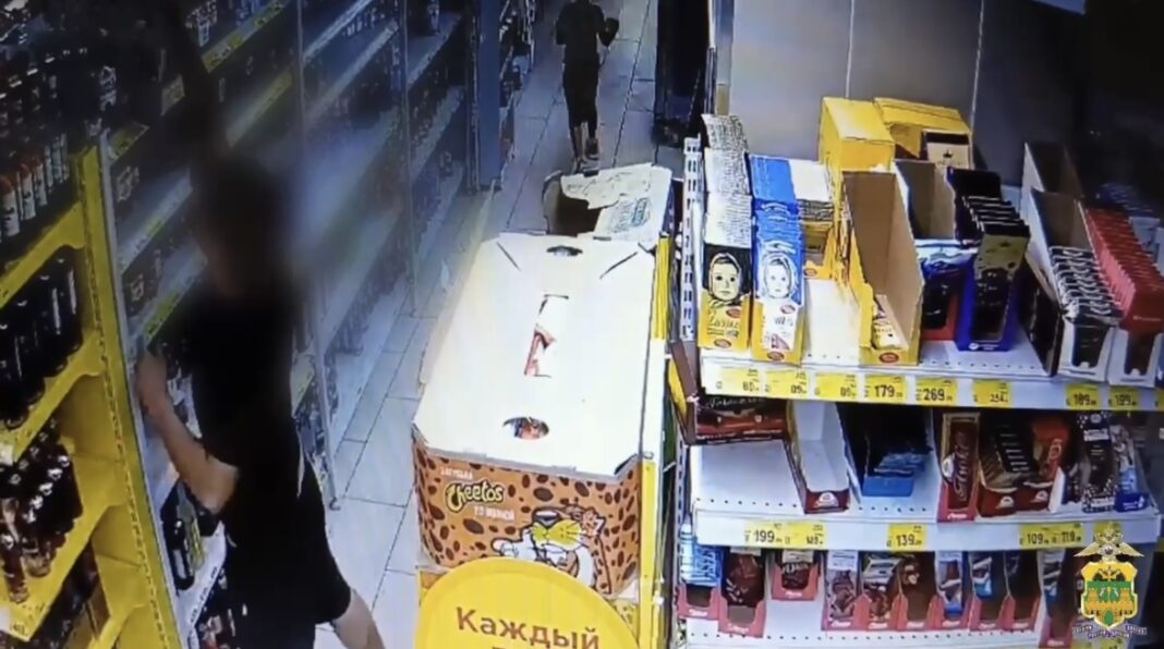 Шесть бутылок виски — и до двух лет колонии: в Сочи задержали похитителя алкоголя Шесть бутылок виски — и до двух лет колонии: в Сочи задержали похитителя алкоголя