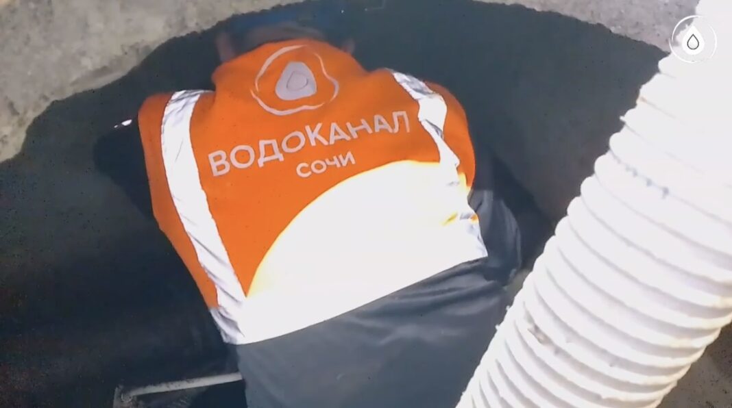 В Центральном районе Сочи устраняют аварию на магистральном водоводе В Центральном районе Сочи устраняют аварию на магистральном водоводе