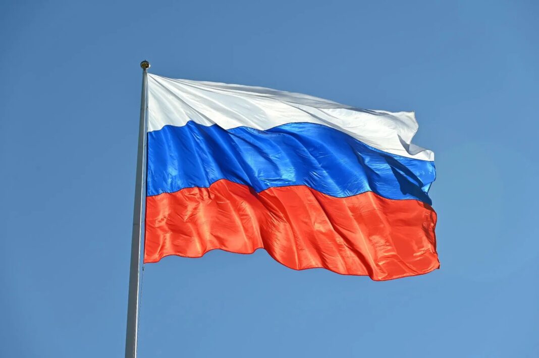 Сочи отмечает День Государственного флага: на площади Флага подняли триколор Сочи отмечает День Государственного флага: на площади Флага подняли триколор