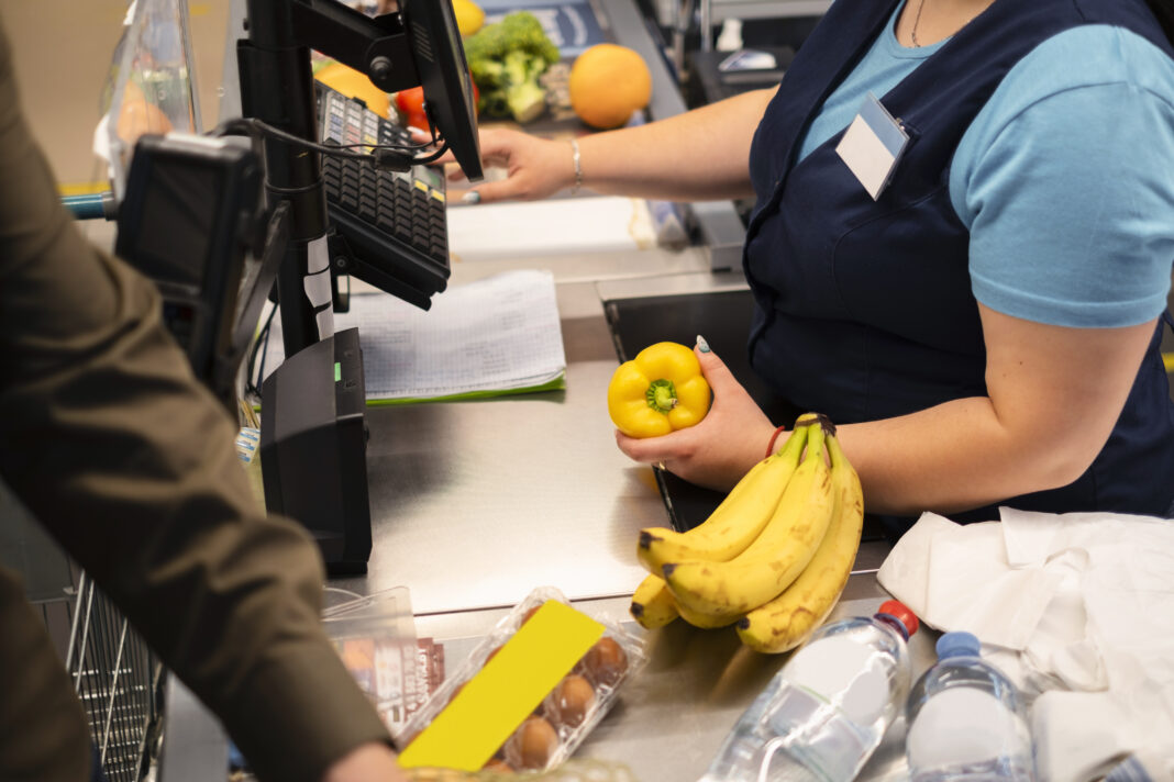 Продукты за чужой счёт: в Сочи задержали подозреваемую в краже банковской карты Продукты за чужой счёт: в Сочи задержали подозреваемую в краже банковской карты