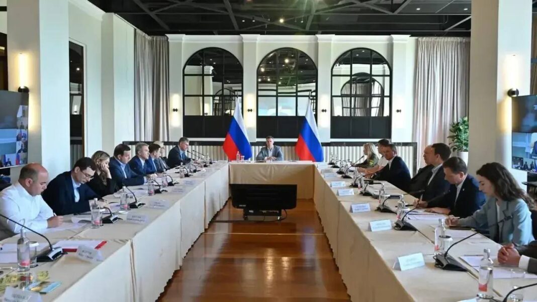 Вице-премьер Дмитрий Патрушев посетил водопад Поликаря и Центр восстановления леопарда в Сочи Вице-премьер Дмитрий Патрушев посетил водопад Поликаря и Центр восстановления леопарда в Сочи