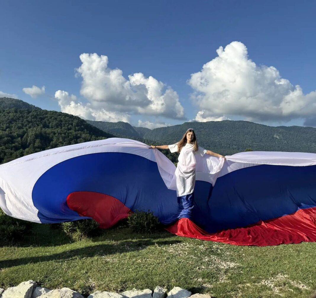 В Сочи назвали имена победителей конкурса в честь Дня флага России В Сочи назвали имена победителей конкурса в честь Дня флага России