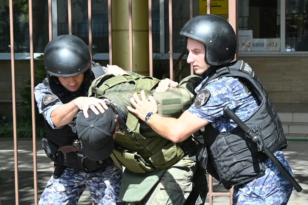 В Сочи перед 1 сентября проводят антитеррористические учения в школах и детсадах В Сочи перед 1 сентября проводят антитеррористические учения в школах и детсадах