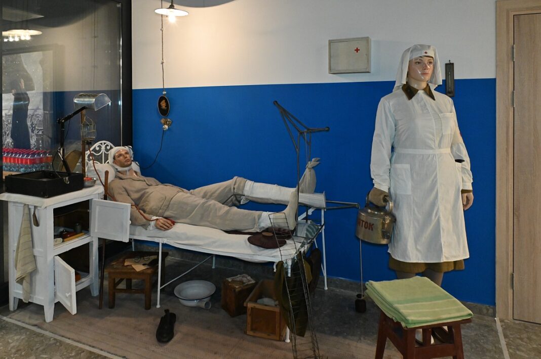 Палата с раненым и операционный набор 1941 года: в Сочи открылась новая музейная выставка Палата с раненым и операционный набор 1941 года: в Сочи открылась новая музейная выставка