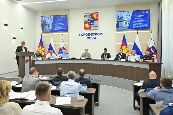 В Сочи усилили меры безопасности перед 1 сентября: у школ увеличат число полицейских В Сочи усилили меры безопасности перед 1 сентября: у школ увеличат число полицейских