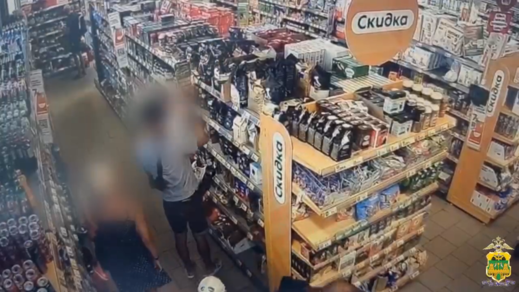 В Сочи задержали подозреваемых в краже продуктов на 5 тысяч рублей В Сочи задержали подозреваемых в краже продуктов на 5 тысяч рублей