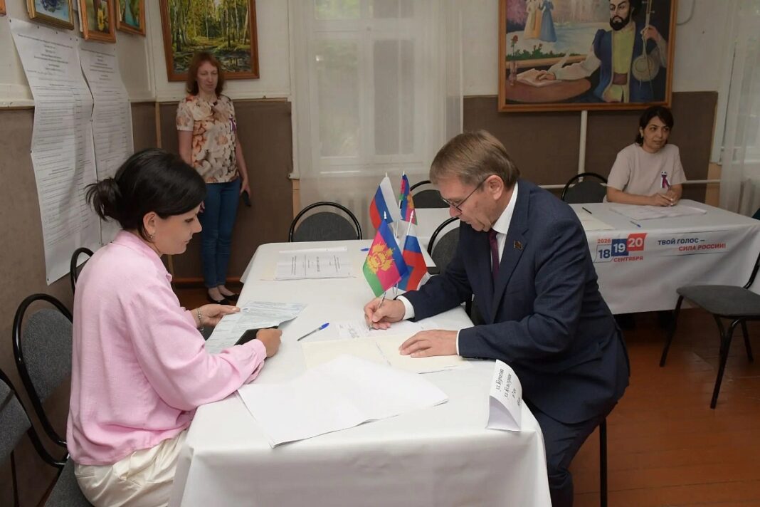 Председатель Горсобрания Сочи посетил избирательный участок в Уч-Дере Председатель Горсобрания Сочи посетил избирательный участок в Уч-Дере