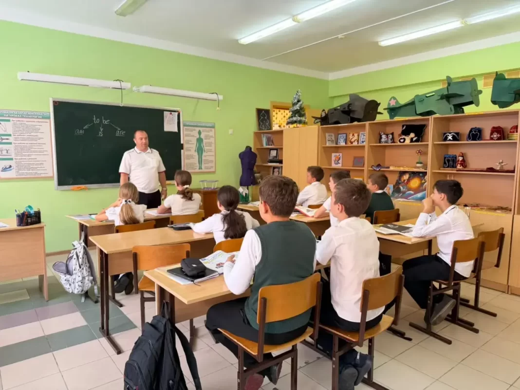 В школах Сочи прошли уроки безопасности дорожного движения В школах Сочи прошли уроки безопасности дорожного движения