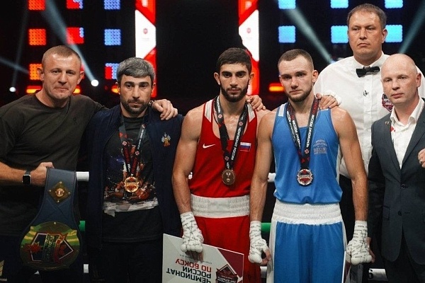Трёхкратным чемпионом России стал боксёр из Сочи Трёхкратным чемпионом России стал боксёр из Сочи