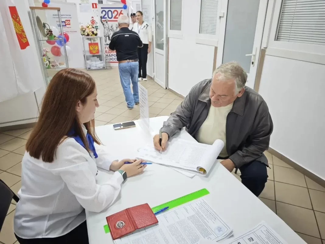Константин Затулин проголосовал на выборах в Государственную Думу России Константин Затулин проголосовал на выборах в Государственную Думу России