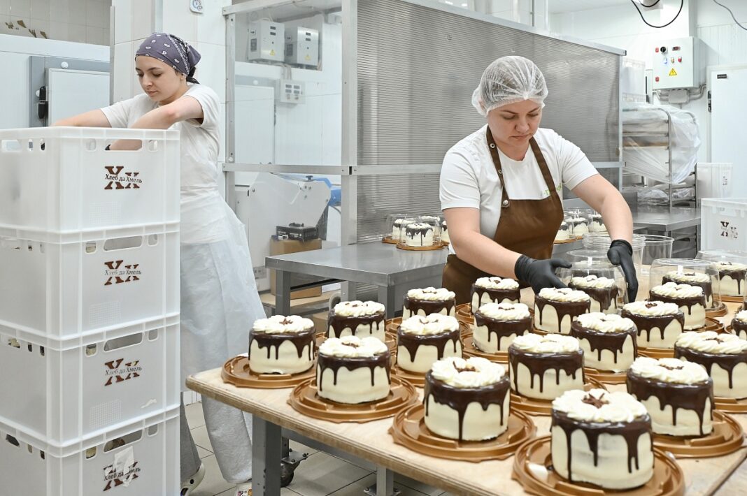 Мэр Сочи посетил предприятие «Агропродукт», выпускающее до 7 тонн продукции в сутки Мэр Сочи посетил предприятие «Агропродукт», выпускающее до 7 тонн продукции в сутки
