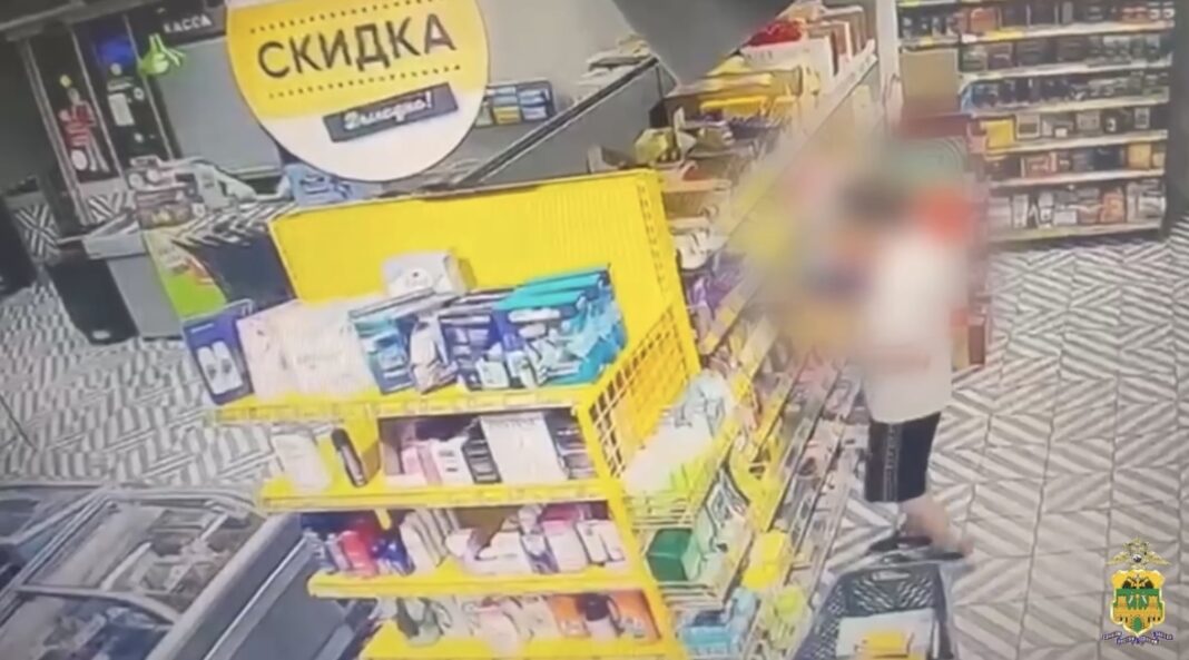 Сладости мимо кассы: в Сочи мужчина вынес из магазина 54 плитки шоколада Сладости мимо кассы: в Сочи мужчина вынес из магазина 54 плитки шоколада